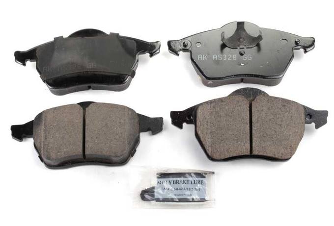 VW Disc Brake Pad Set - Front 1J0698151M - Akebono Euro Ultra-Premium EUR687A